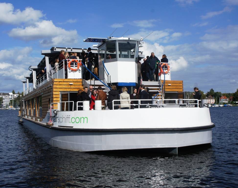Solarschiff Orca ten Broke auf der Havel Berlin